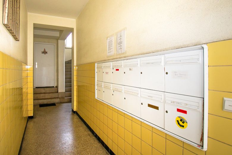 Urbaner Wohntraum mit Tiefgarage: 2-Zimmer kernsaniert – ideal für Paare, Single oder Investment – Briefkasten