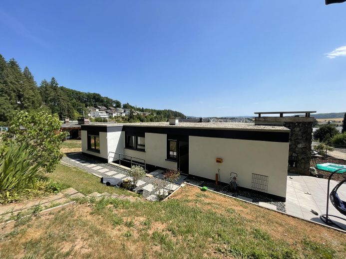 Modernisiertes EFH + ELW | 195 m² | Waldrand | Luxemburg 20 Min | Provisionsfrei – Garten