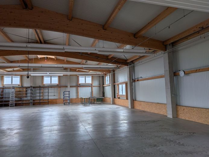 Produktions- und Lagerhalle zu vermieten – Lagerregal Nutzung Mieter
