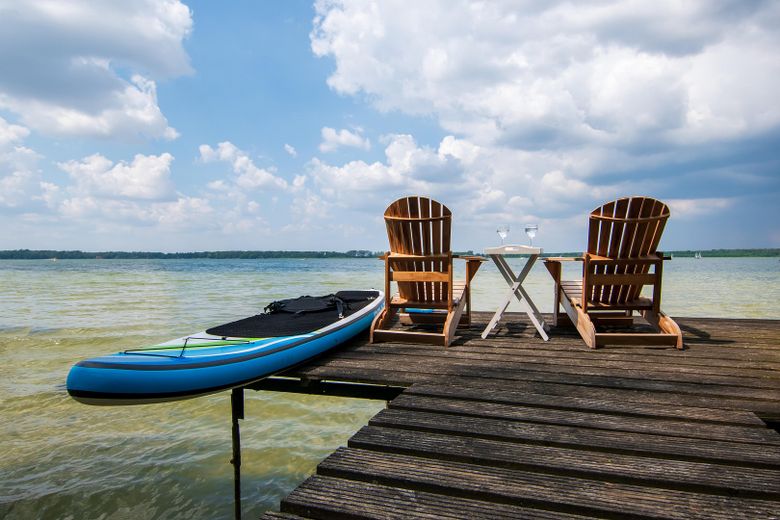 2 HÄUSER AM SEE: Stadtvilla+Cottage, Seezugang m. Bootssteg, Garten, Terrasse, Ferienwohnung – Eigener Bootsteg
