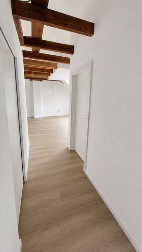 Erstbezug nach Dachausbau – moderne 2-Zimmer-Wohnung mit Effizienzklasse A – Flur