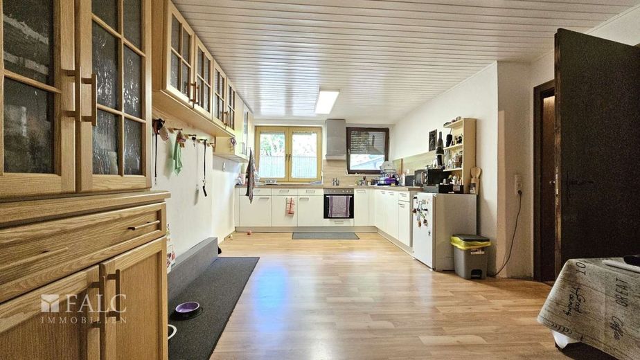 Zweifamilienhaus mit Potenzial in Landau a. d. Isar - zwei Wohneinheiten, Garage &amp; Garten – Küche 1. OG