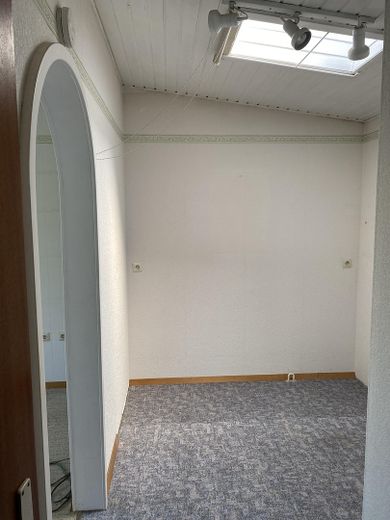 Casa a schiera di testa in posizione residenziale tranquilla a Untereisesheim – Flur 
