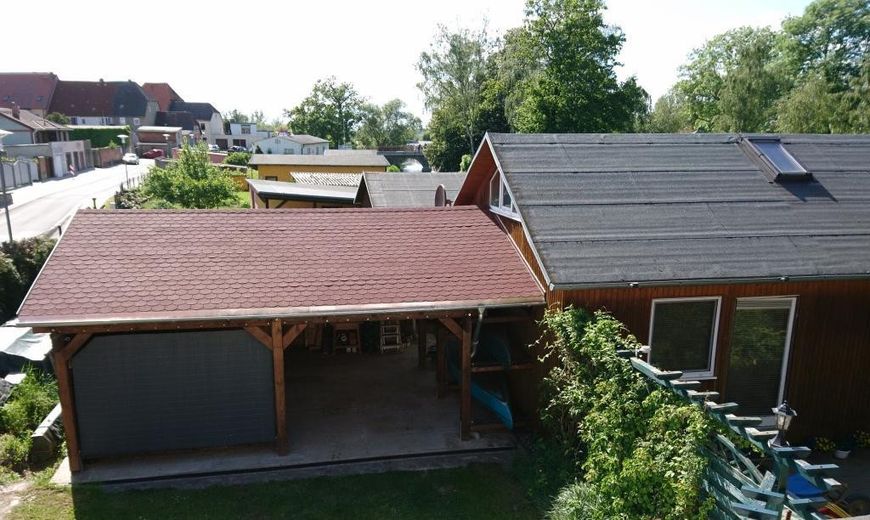 WASSERGRUNDSTÜCK - BOOTFAHREN BIS ZUR OSTSEE – Doppelcarport