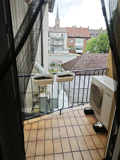 Zentrum Neu-Ulm: Klimatisierte 3-Zimmer-Wohnung mit 2 Balkonen (74 m²) Provisionsfrei! – Küche Balkon