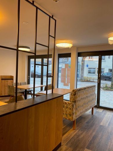 Glasfront mit Schiebeelementen