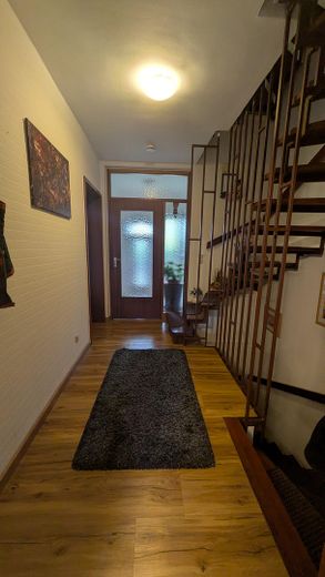 *Bez prowizji*- zadbany, przyjazny rodzinie skrajny dom szeregowy (procedura ofertowa) – Flur EG