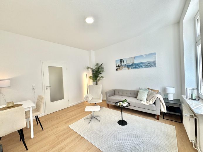 Modernisierte 2 Zimmer-Wohnung in Top Lage – Wohnzimmer