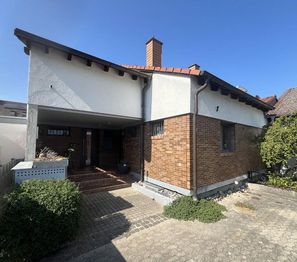 Stilvolles Einfamilienhaus mit Einliegerwohnung – Foto 1