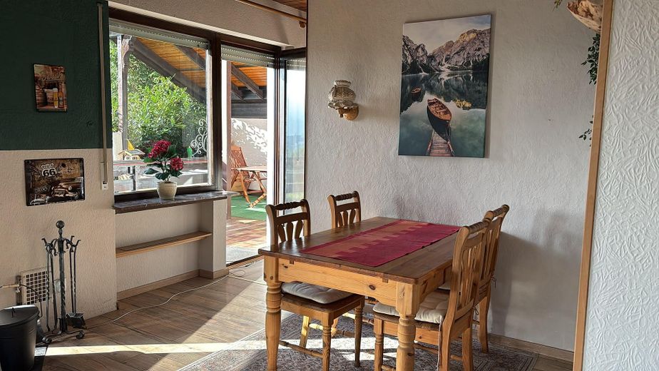 Casa unifamiliare situata in posizione tranquilla ai margini del bosco con vista su BID-Wallau – Eßecke mit Durchgang zur Küche