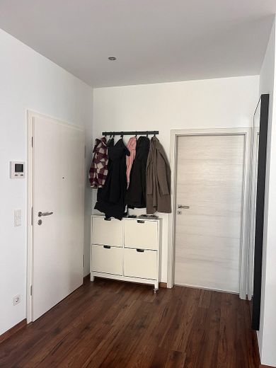 Außergewöhnliche Wohnung mit Geschichte – modern, barrierefrei und mitten in Saarbrücken – Eingangsbereich
