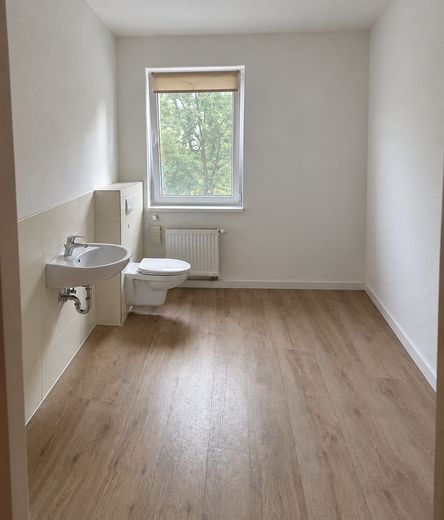 Чудова 4-кімнатна квартира | 135 м² | Балкон | 2 ванні кімнати | Вбудована кухня | Сад – Gästebad