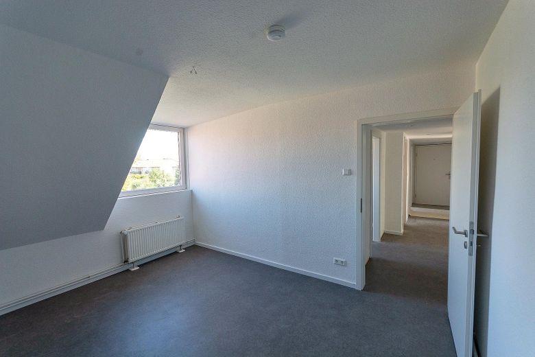 Helle 4-Zimmer Wohnung mit Einbauküche in zentraler Lage – Kinderzimmer
