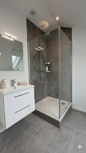 Fully renovated old building, first occupancy - perfect for 2-person shared flat / couples – Badezimmer