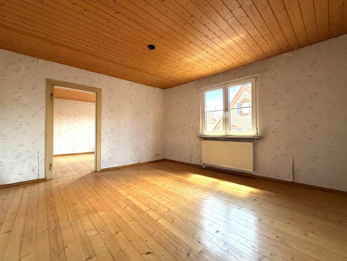 2 tolle Häuser * Neu- und Altbau * in Freisbach – Vorderhaus: Zimmer OG