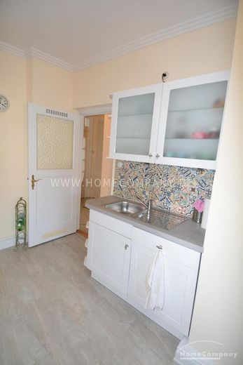 Kiel, Blücherplatz’ta çok güzel döşenmiş şehir dairesi – 3cf610aefa512adb4b41d1d02a56235a732ff4fa.jpg