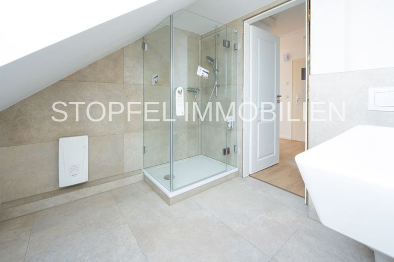 Stylische Dachgeschosswohnung mit City-Flair in Bielefeld Mitte – Badezimmer