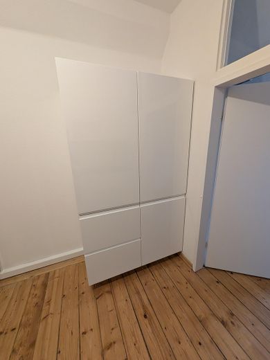 2,5-Zimmer-DG-Wohnung mit Einbauküche in zentraler Lage von Wiesbaden – Küche Teil 2