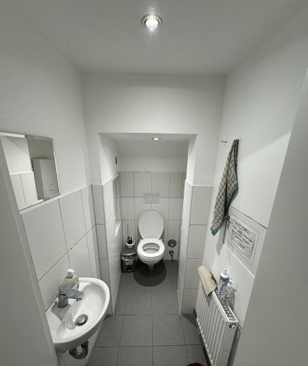 Laden - innen / Toilette