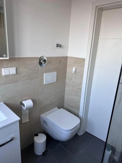 WG-Zimmer in attraktiver Stadtlage - Lenaustraße 8, München / 5.OG / Zi.3 – Badezimmer