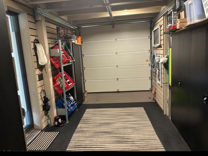 Exclusief vrijstaand huis met wellness-tuin & energieklasse A+ in het centrum van Pulheim – Garage
