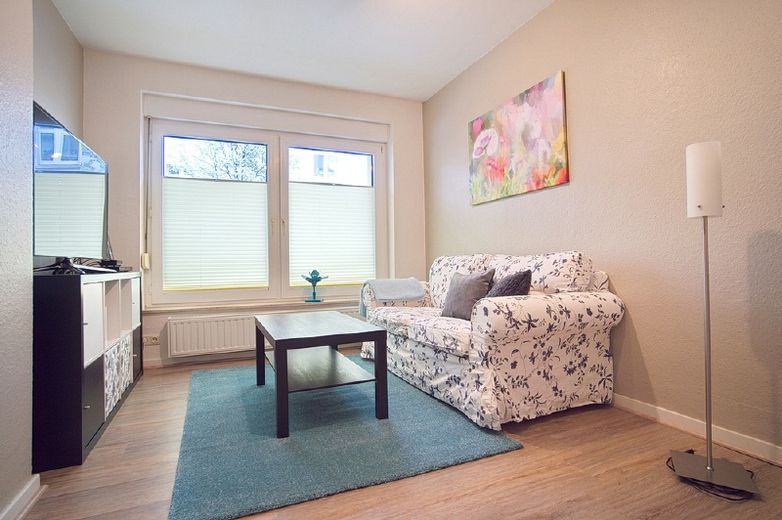 Ansprechende, komplett eingerichtete Wohnung mit kleinem Balkon im Südviertel, Internetzugang – b47a1c6fcc5a19a0c9430731b15187c3a5570112.jpg