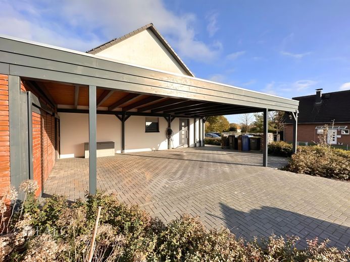 ***Exklusives Einfamilienhaus mit gehobener Ausstattung*** – Carport