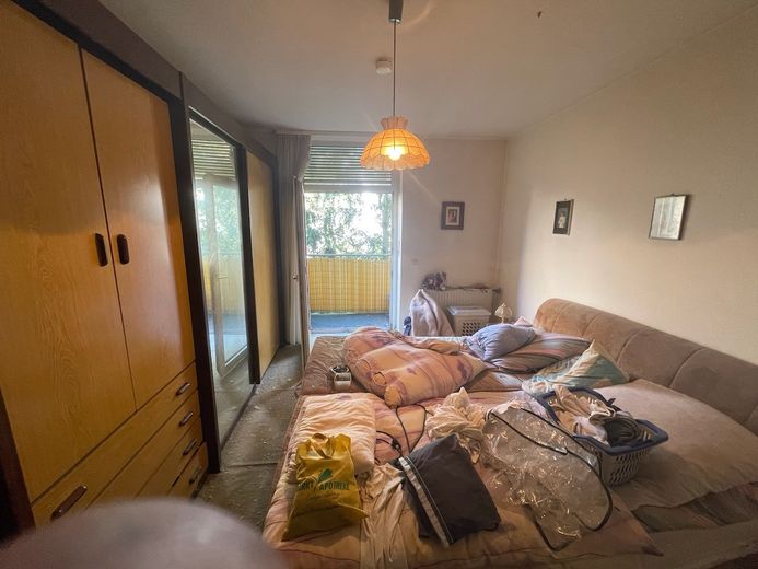 Mieszkanie dozorcy: korzystne cenowo, funkcjonalnie rozplanowane mieszkanie 3-pokojowe wyłącznie dla osób remontujących samodzielnie – Schlafzimmer