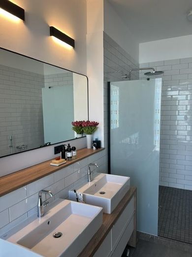 Viel Platz für den Alltag in dieser modernisierten 4-Zimmer-Loftwohnung in Lichtenberg – Vollbad