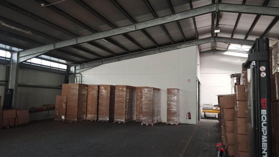 Capannone di stoccaggio e produzione di 1000m² nella zona industriale, 2,75 €/m² vicino a Saarbrücken (uffici opzionali) – Halle 2 - Innen