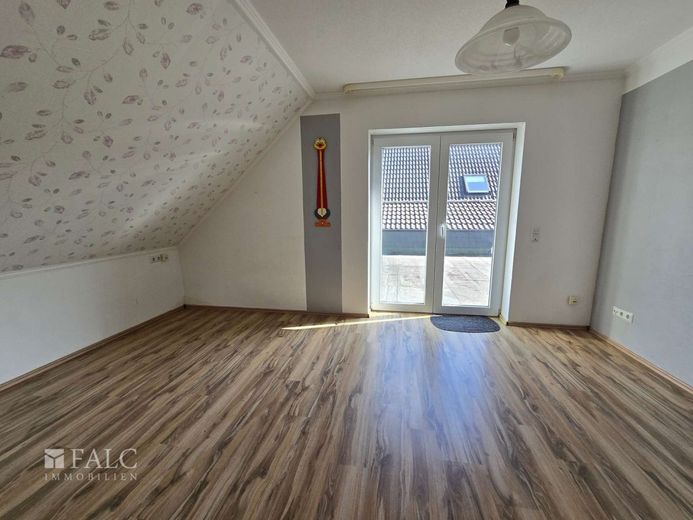 Ein Paradies für eine große Familie im Blumenviertel in Nümbrecht – Dachzimmer