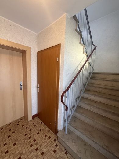 Ihre Chance: Dreifamilienhaus mit Garten, Balkon &amp; zwei freien Wohnungen – Trepenhaus