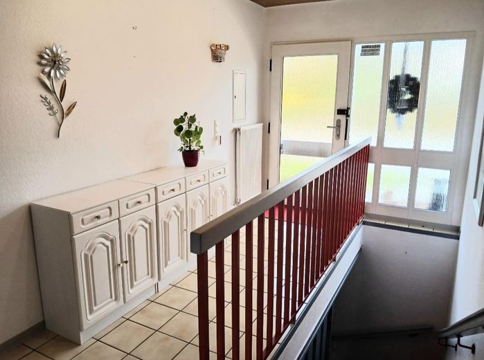 PROVISIONSFREI - Großer, charmanter  Bungalow mit Untergeschoß - keine Renovierungen, nur einziehen! – Eingang von innen