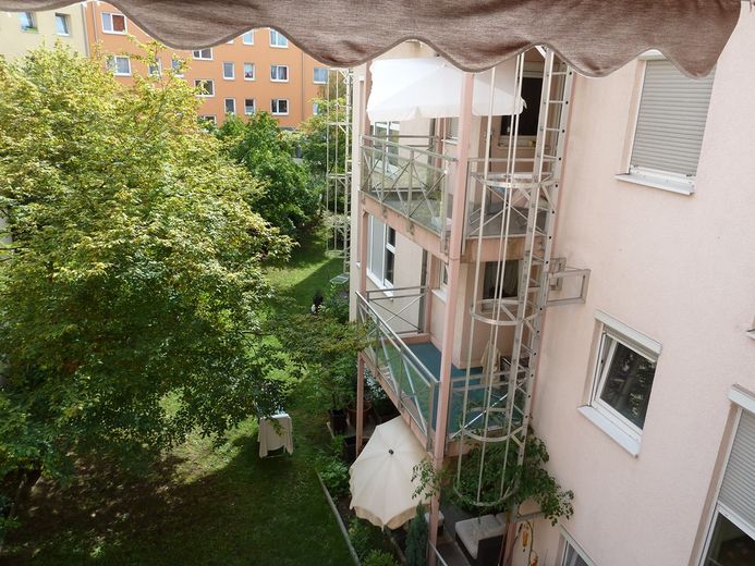 Gepfl. 3-Zi-Whg. 89qm Balkon Bad Gäste-WC Keller Tiefgarage in Nbg provisionsfrei v. Privat – Foto 1