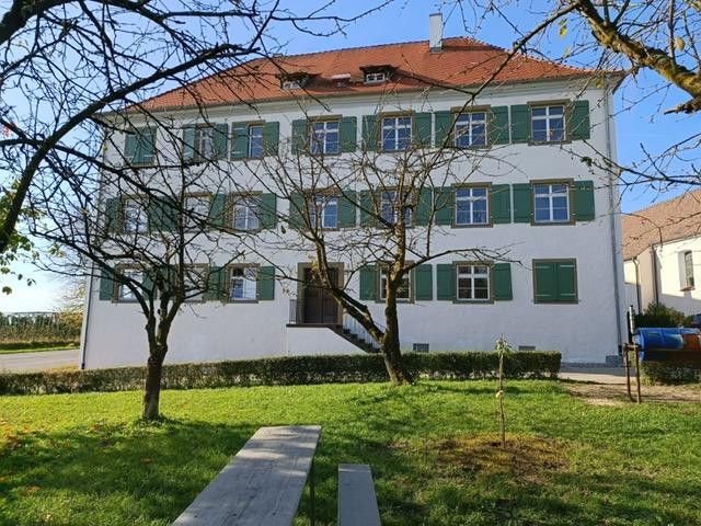 Apartament zamkowy nad Jeziorem Bodeńskim – osobne wejście, szybki internet do pracy z domu, dostępny od zaraz – Hausansicht vom Garten 