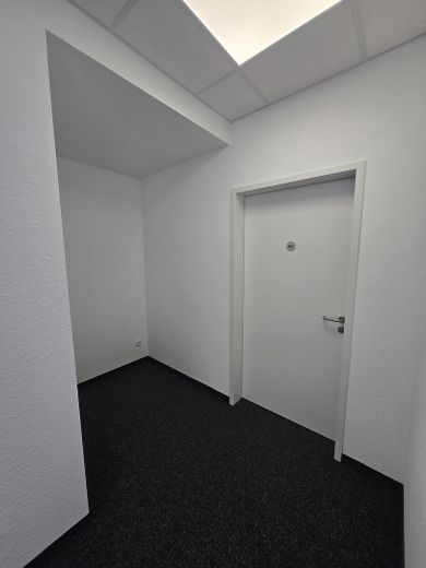 2 Einmalige Ladenlokale in stark frequentierter Lage mit ca. 280 m2 und 103 m2 Gewerbefläche – Diele