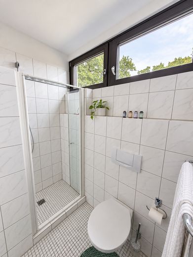 Gepflegtes Endreihenhaus in beliebter Wohngegend von Groß Flottbek – Bad mit Dusche