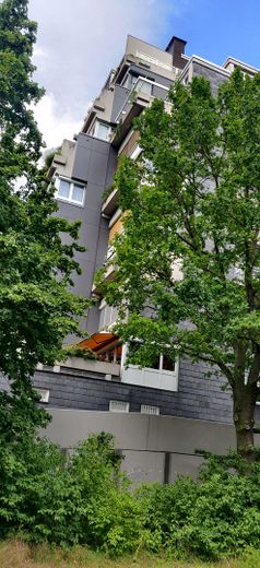 Hannover Teraslı Evinde 3 Kat Üzerine Yayılmış Muhteşem 4 Odalı Daire – Blick auf Haus