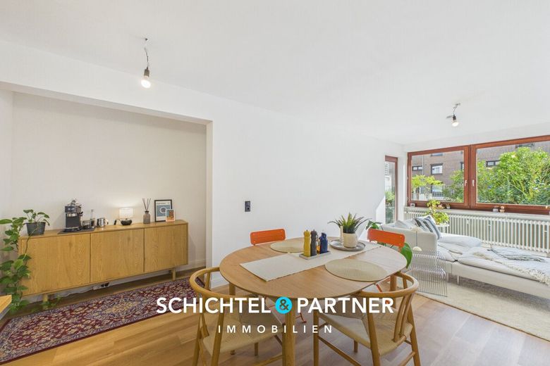 Alte Neustadt | Renovierte 3-Zimmer-Wohnung mit Garage und Balkon – S&amp;P | Wohnzimmer