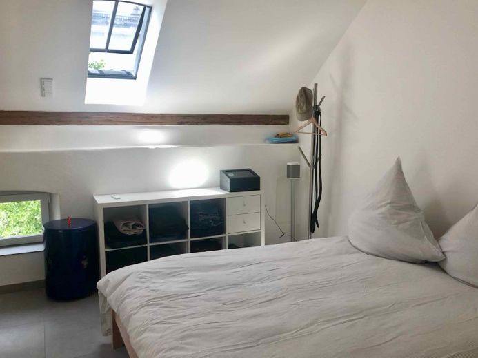 Loft moderne de 3,5 pièces avec loggia – Schlafen