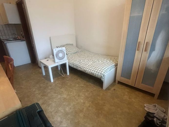 1 Zimmer voll möbliertes Appartement, 19 qm im 2. OG mit, in Toplage in Kaiserslautern zu vermieten. – Foto 1