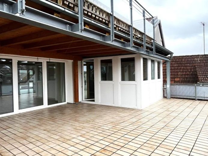 Sonnenparadies über den Dächern – Dachgeschosswohnung mit einzigartiger Terrasse in Enkenbach – Foto 1
