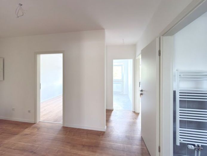 Erstbezug nach Sanierung: Helle 3,5-Zimmer-Wohnung mit Weitblick in zentraler Erlanger Lage – Foto 1