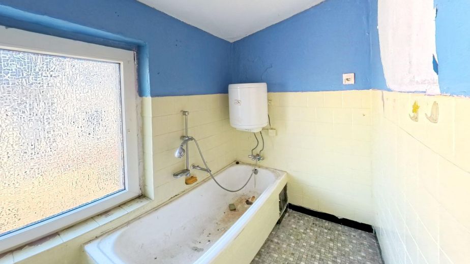 Großzügiges Sanierungsobjekt mit Einliegerwohnung – viel Potenzial für Familien oder MFH – Bad