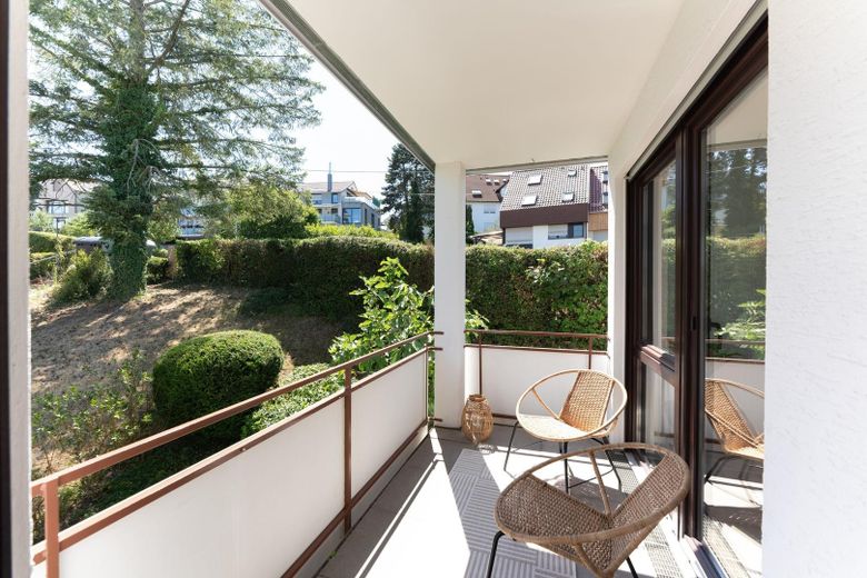 Erstbezug nach Kernsanierung: 4-Zimmer-Wohnung mit PV-Mieterstrom & TG-Stellplatz in S-Heumaden – Balkon