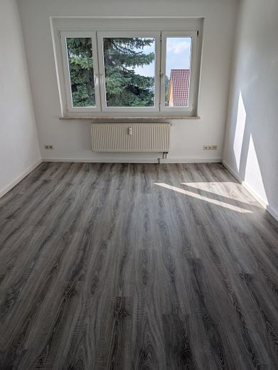 Frisch renoviert: 4 Zimmer, Balkon, EBK und Stellplatz – Schlafzimmer (original)