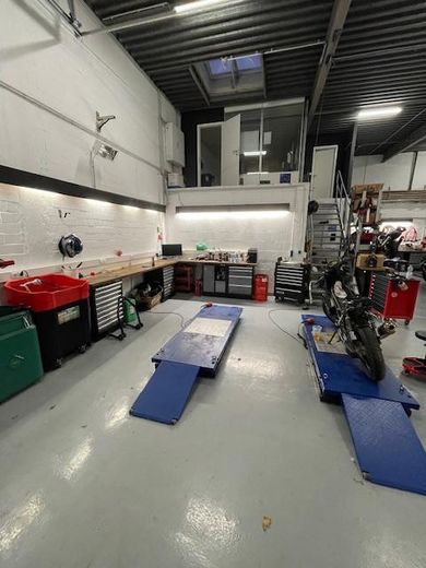 Repräsentative Hallen- & Servicefläche in Top-Lage an der B27 – Montage-&Servicebereich GE04