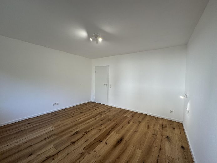 Moderne 3-Zimmer-Wohnung am Bodensee – mit Balkon & Gartenzugang – Schlafzimmer
