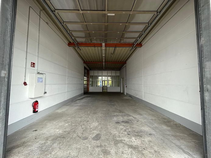 120 qm Halle, 720 qm Halle, 200 qm Halle im Bliesgau, z.T. mit Büro & Videoüberwachung – Halle 4, von außen nach innen