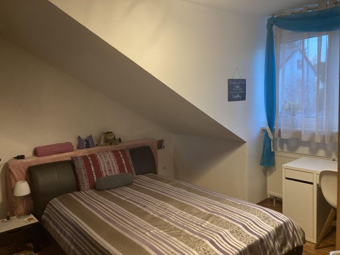 Ruhig gelegene 2,5-Zimmer-Wohnung nahe Uniklinikum (UKW) – Schlafzimmer